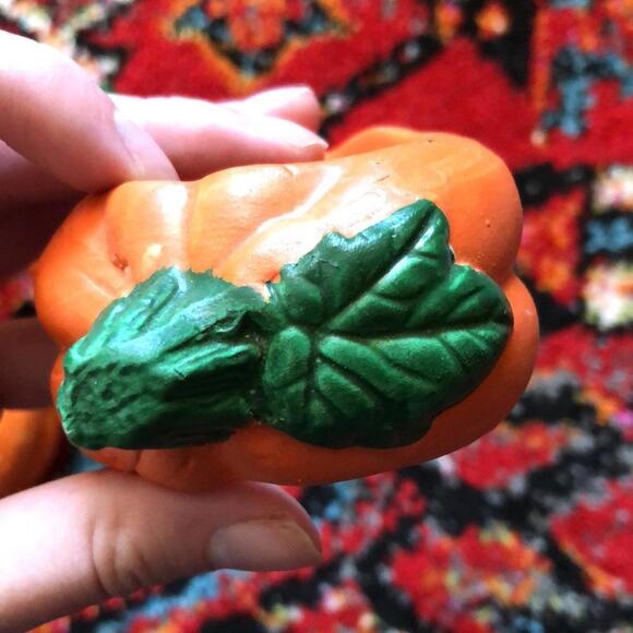 Vintage World Bazaars Rustic Pumpkin Ceramic Napkin Rings - Picture 7 of 8